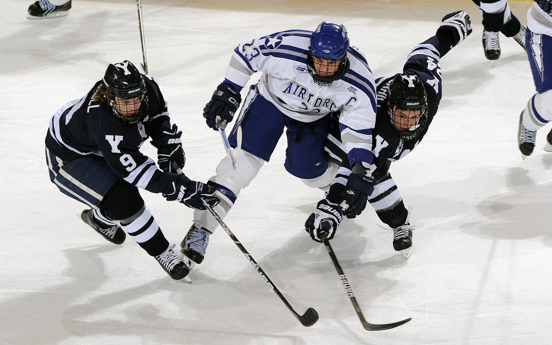 中国足球职业俱乐部加快青训人才签约机制,2020足球青训梯队招募