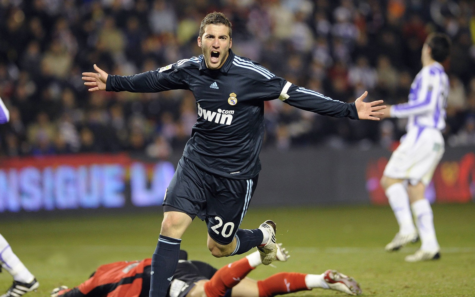 爱游戏官方网站-唐纳德·高尔的优秀表现，再次帮助袋鼠队赢得关键比赛，唐纳德纳尔逊